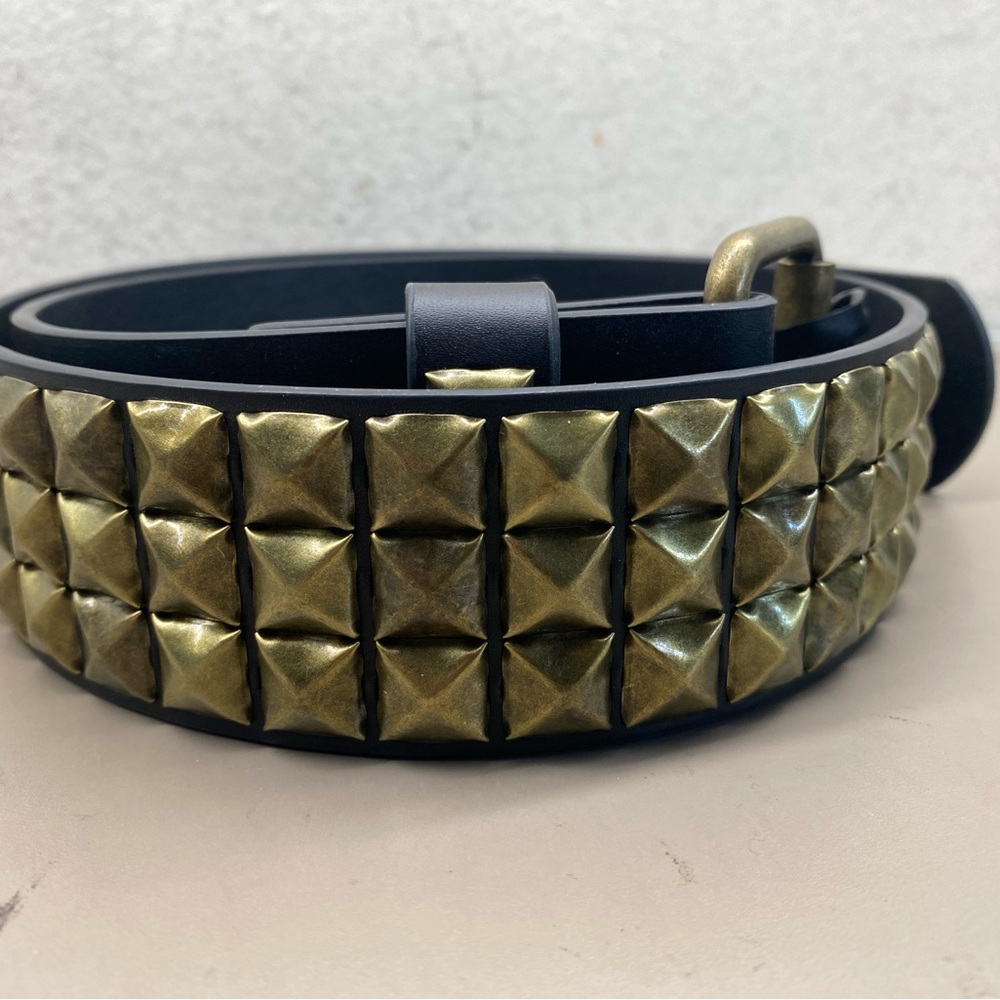 New with Tags Unisex Hot Topic Gold Studded Rocker Biker Belt. Available Sizes
